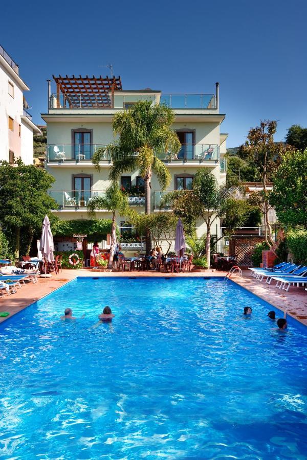 Sorrento Comfort Rooms Con Piscina Buitenkant foto