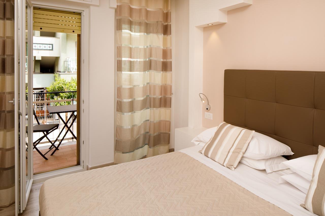 Sorrento Comfort Rooms Con Piscina Buitenkant foto